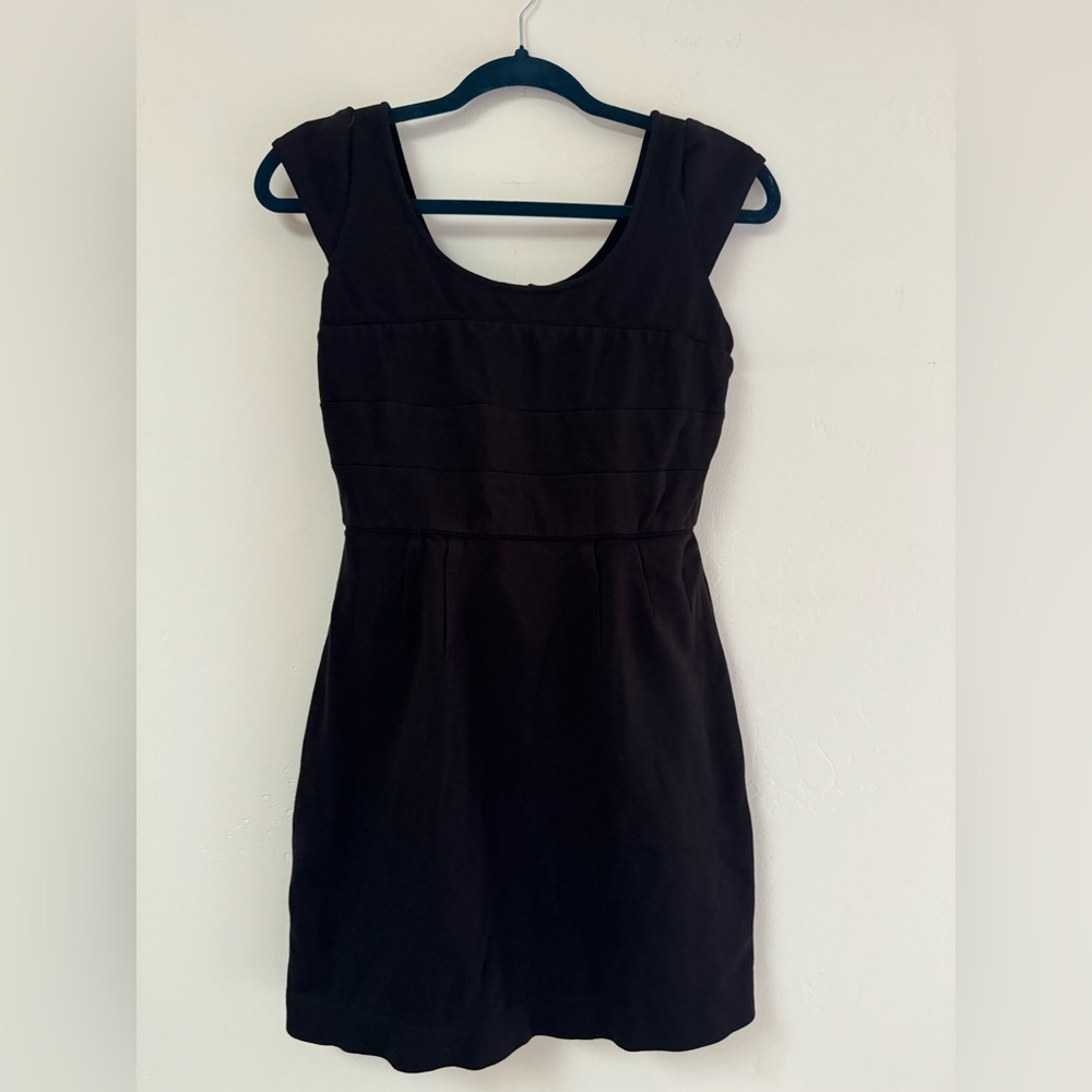 BCBGMaxAzria sleeveless empire dress with bodice detail‎ in Black, Size 2